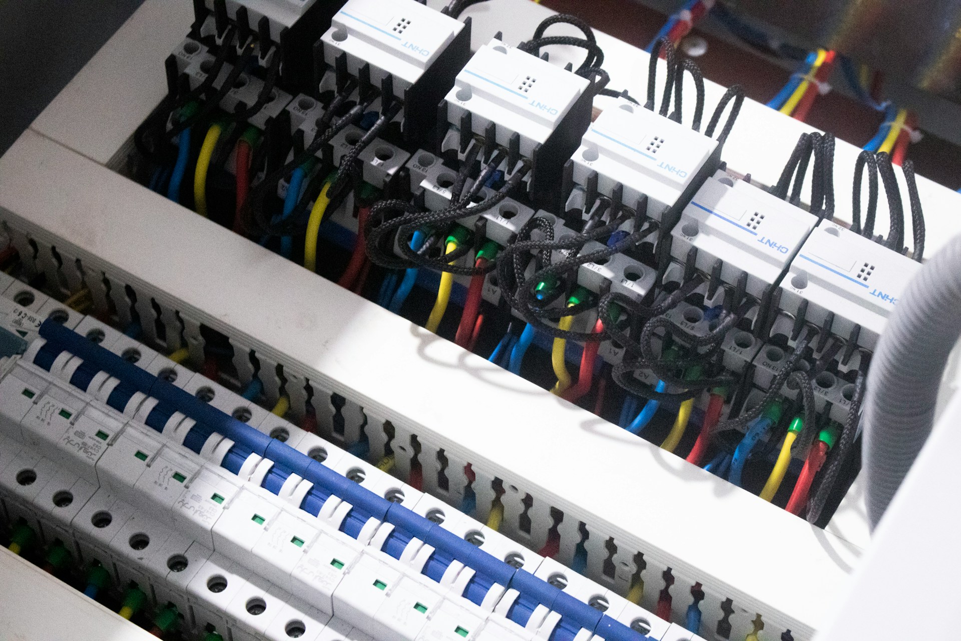 Sprawdź koszt wymiany instalacji elektrycznej w mieszkaniu